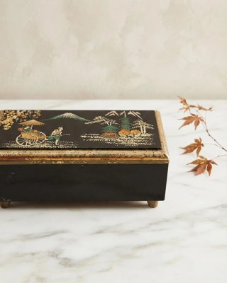 Caja de joyas estilo oriental con ilustración