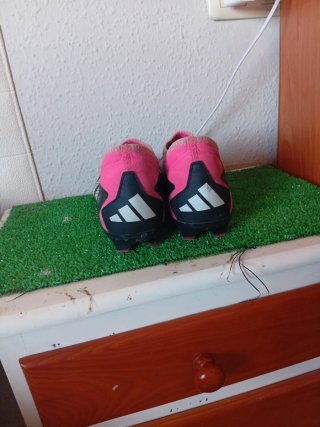 Botas de fútbol Adidas Predator sin cordones