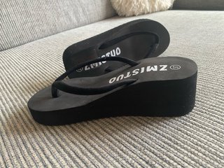 Chanclas ZMISTUO tacón negro