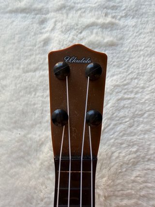 Ukelele de juguete madera decorado