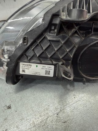 Faro Volvo V40 2016-2020 LED Derecho original
