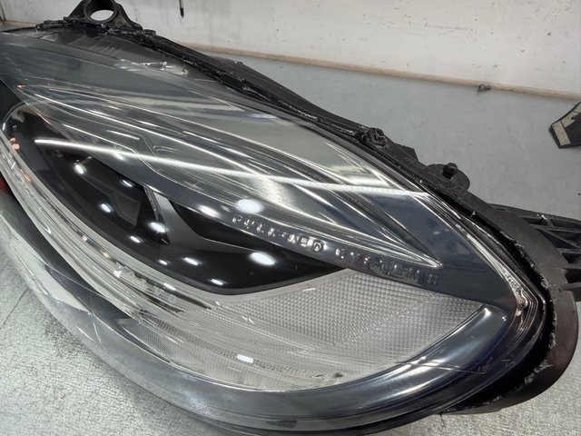 Faro Volvo V40 2016-2020 LED Derecho original