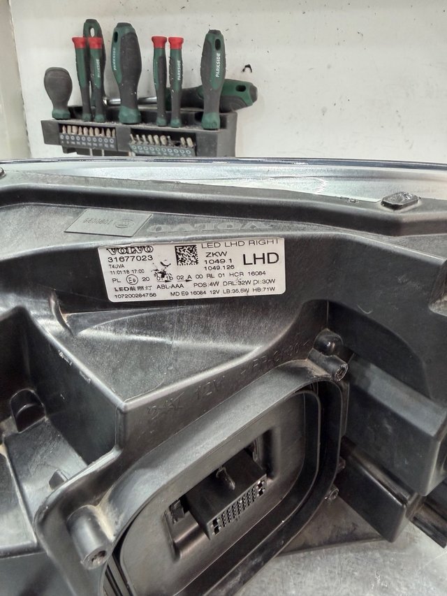 Faro Volvo V40 2016-2020 LED Derecho original