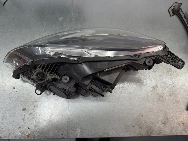 Faro Volvo V40 2016-2020 LED Derecho original