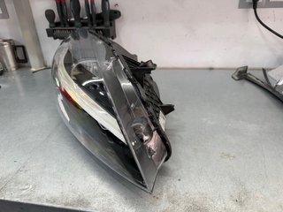 Faro Volvo V40 2016-2020 LED Derecho original