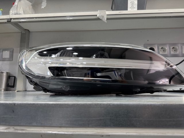 Faro Volvo V40 2016-2020 LED Derecho original