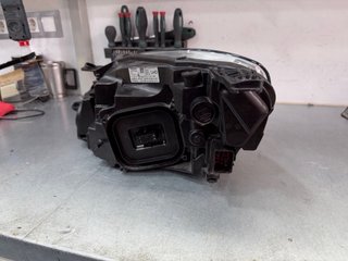 Faro Volvo V40 2016-2020 LED Derecho original