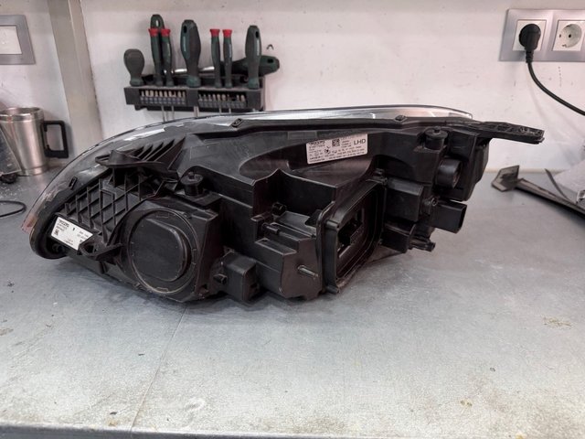Faro Volvo V40 2016-2020 LED Derecho original