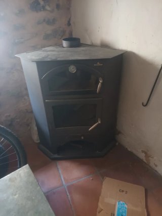 Estufa de leña Brompi Rinconera