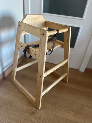 Trona de madera para bebé
