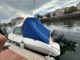 Embarcación con motor Yamaha 100 CV, 4T