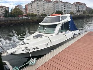 Embarcación con motor Yamaha 100 CV, 4T