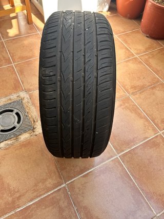 Neumático de coche