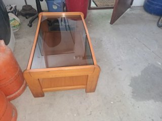 Mesa de madera con 4 sillas