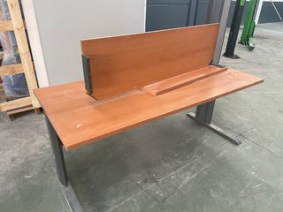 Mesa de oficina madera y metal