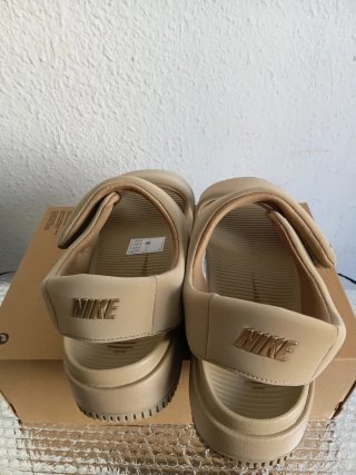 Sandalias Nike Beige