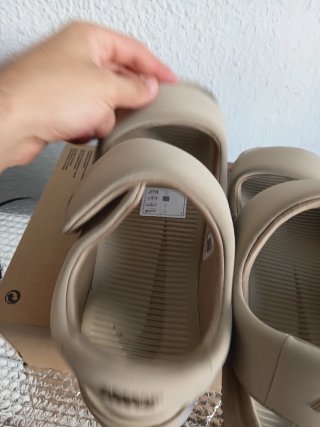 Sandalias Nike Beige