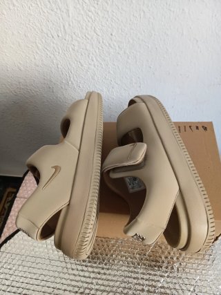Sandalias Nike Beige