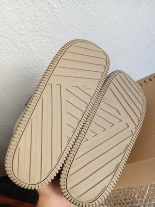 Sandalias Nike Beige