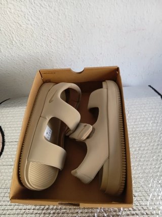 Sandalias Nike Beige