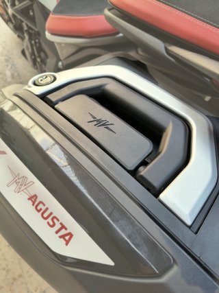 MV Agusta Turismo Veloce Roja y Blanca