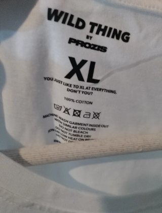 Camiseta Prozis Blanca con Diseño Floral