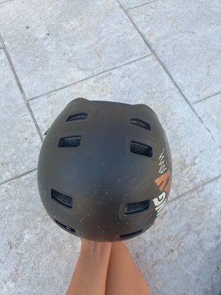 Casco de skate con diseño Riding Everyday