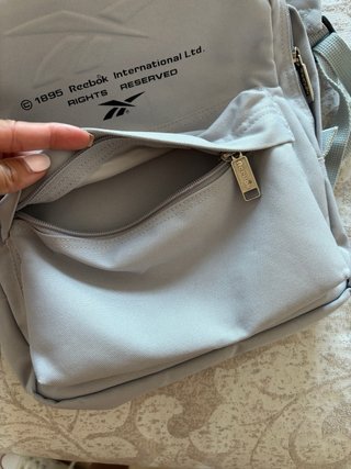 Mini mochila Reebok gris