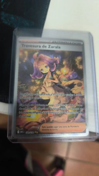Carta Pokémon Entrenador Travesura de Zarala