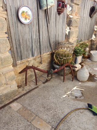 Yugos de hierro antiguo
