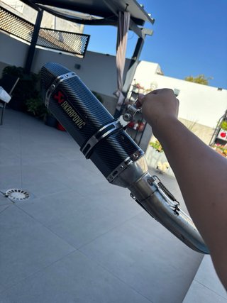 Escape imitación Akrapovič Carbono Universal Moto