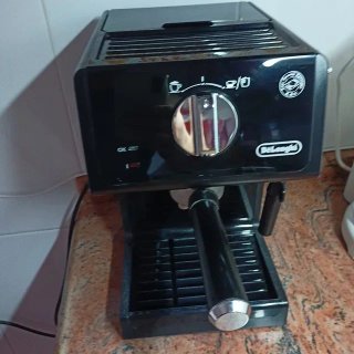 Cafetera Espresso Delonghi Negra