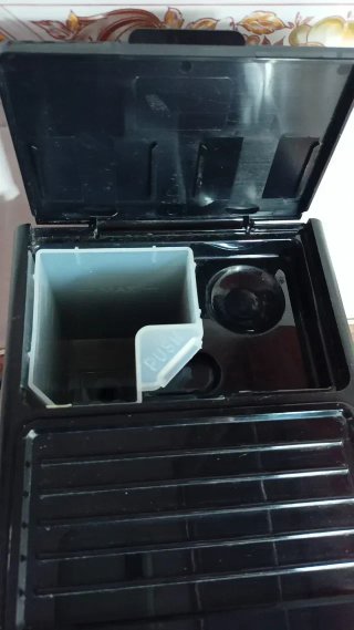 Cafetera Espresso Delonghi Negra