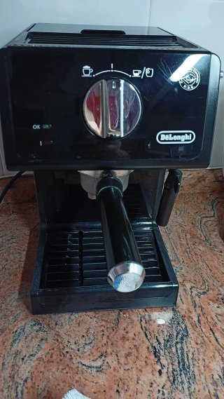 Cafetera Espresso Delonghi Negra