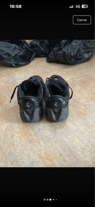 Zapatillas de baloncesto grises