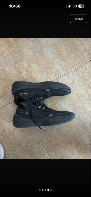 Zapatillas de baloncesto grises