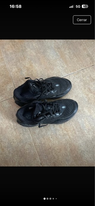 Zapatillas de baloncesto grises