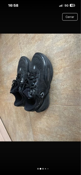 Zapatillas de baloncesto grises