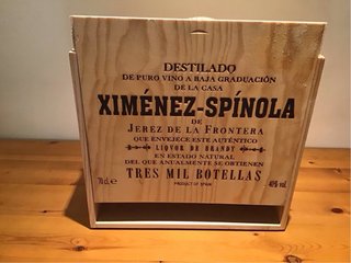 Caja de madera con asa y tapa corredera