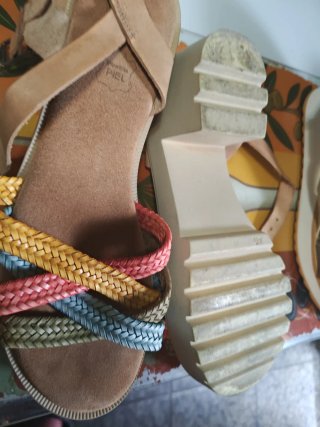 Sandalias Piel y Cintas Piel Talla 39 están con to