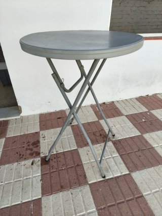 Mesa auxiliar alta plegable gris