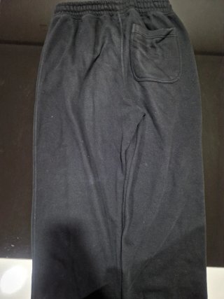Pantalón negro baggy básico