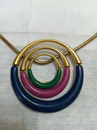 Collar Círculos Dorados y Esmalte