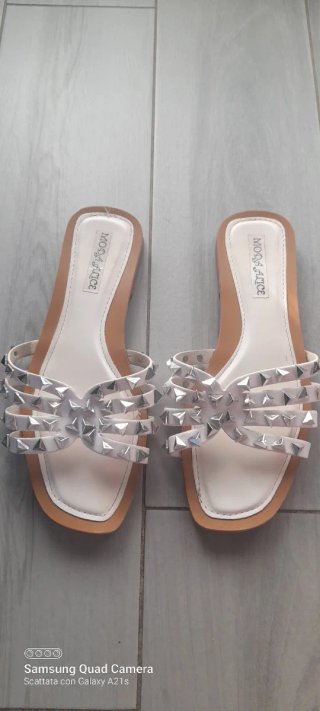 Sandali MODALICE bianchi con borchie argento