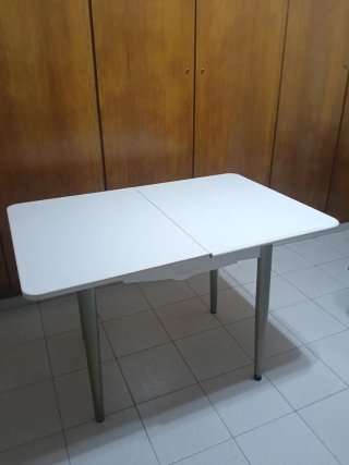 Mesa de comedor/cocina blanca