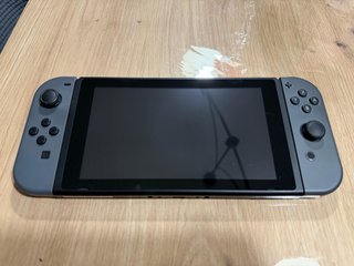 Nintendo Switch Gris + Funda Mario