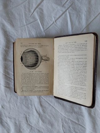 2 libros RAMON Y CAJAL y Anatomía descriptiva