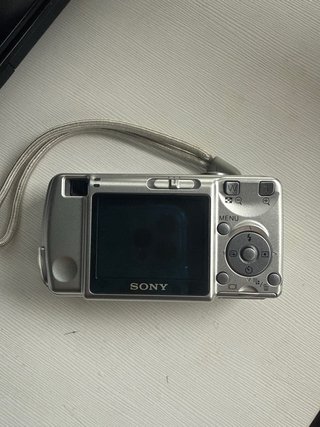 NUEVA Cámara Sony Cyber-shot 6.0MP Plata