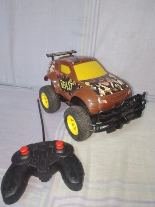 Coche teledirigido todoterreno Beast