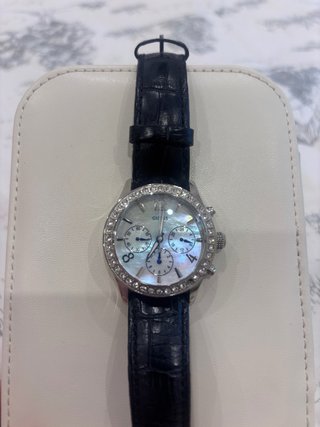 Reloj Guess Correa Cuero Negro y Plata